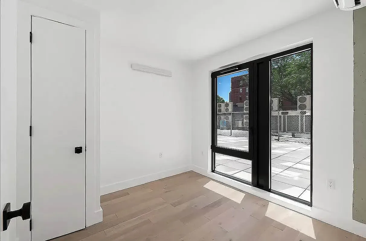 54 West 125th Street — Photo 4