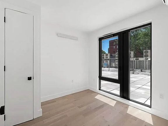 4th image of 54 W 125th St #702