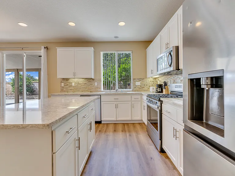 7476 Peppertree Ln — Photo 15