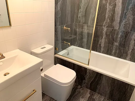 Rented by Tapiro Realty | media 27