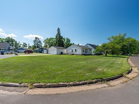 3rd image of 2714 Diane Ln