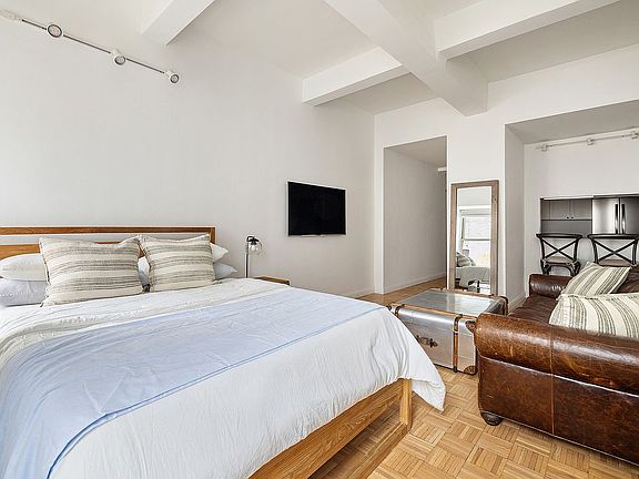 4th image of 88 Greenwich St APT 412