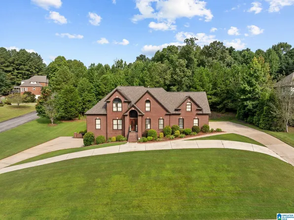 8052 Lakeside Cir, Trussville, AL 35173