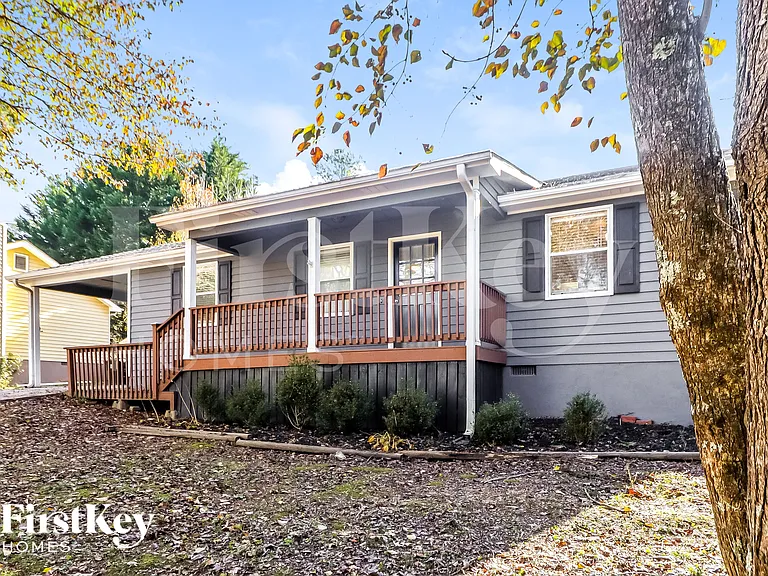 4565 Bonneville Dr — Photo 2