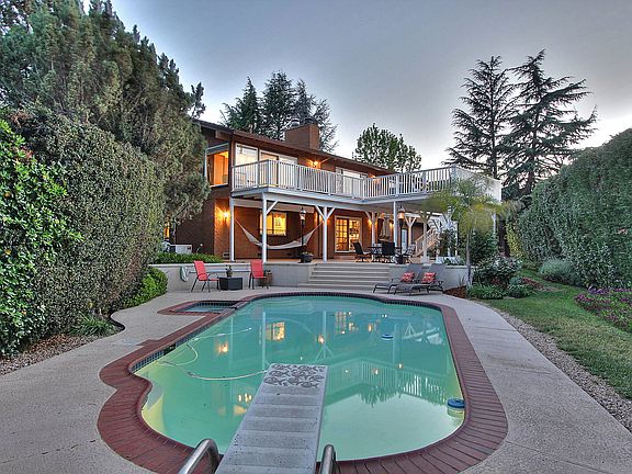 2nd image of 1398 Hillcrest Dr