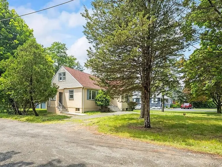 281 Old Haverstraw Rd — Photo 5