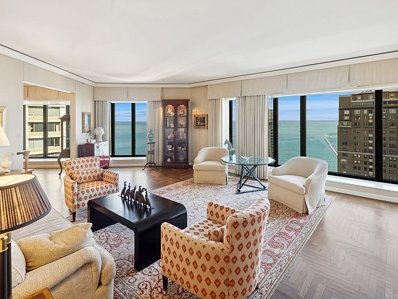 4th image of 950 N Michigan Ave APT 2402