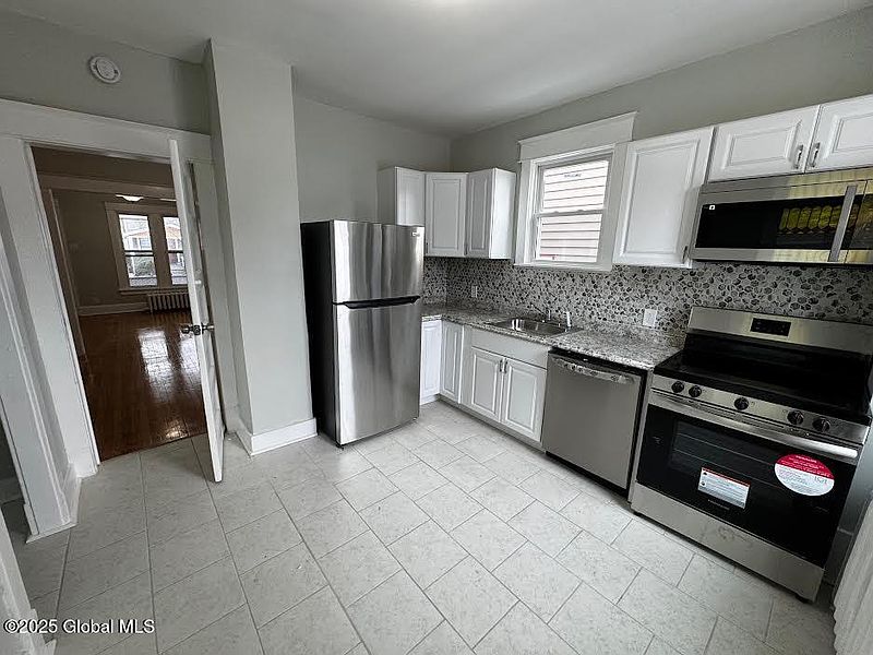 5th image of 109 Grove Avenue