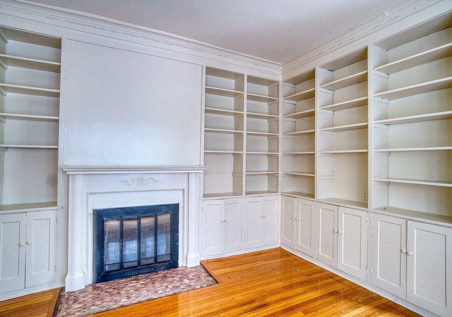 117 Concord Apt 1 - 8/1/2027 - Charming 1st. Fl. Apartment On Residential Street — Photo 3
