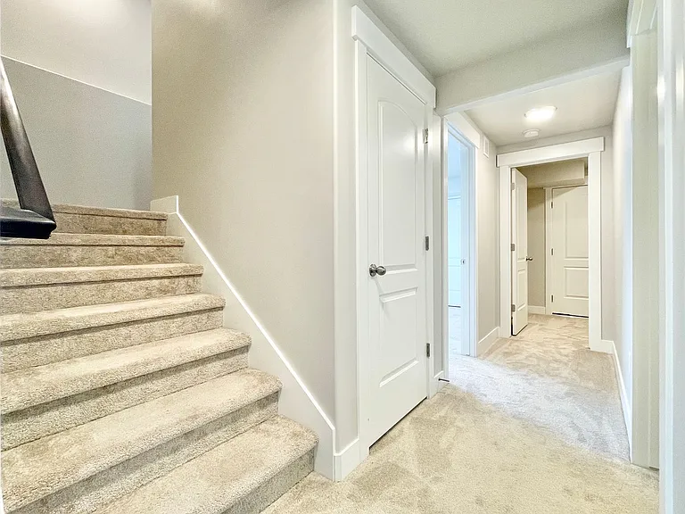 446 N Hillview Dr — Photo 33