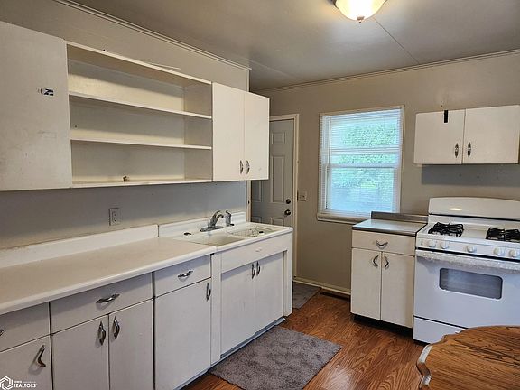 4th image of 1113 Desmont Dr