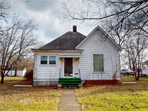 821 W Arch St, Nevada, MO 64772