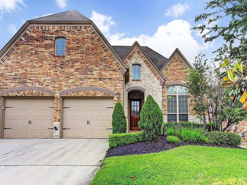 1st image of 6 Woodmoor Pl
