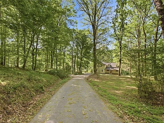 5th image of 3695 Ledan Rd