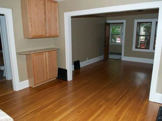 1093 25th Ave SE — Photo 2