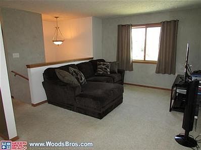 3rd image of 1931 W Apricot Ln