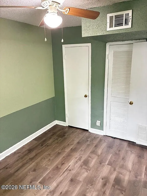 2 bed, 1.0 bath, 2808 sqft, $800 — Photo 2