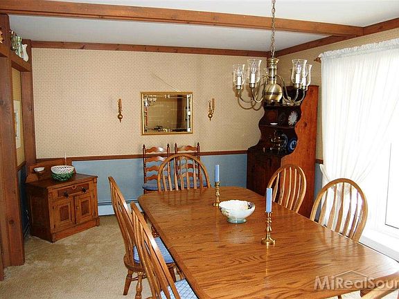 4th image of 3186 Lakeside Dr