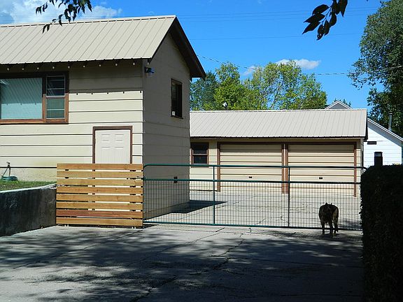 3rd image of 2121 Main St