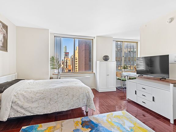 4th image of 236 E 47th St APT 25D