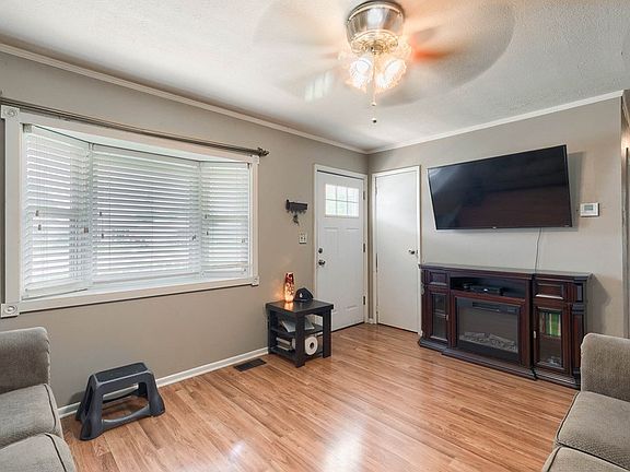 5th image of 3836 Carpenter Dr