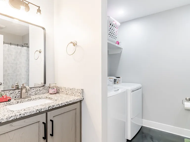 1422 E Elm St #1 — Photo 21