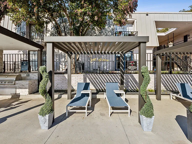 The Ashley at Bluffview Apartments — Photo 23