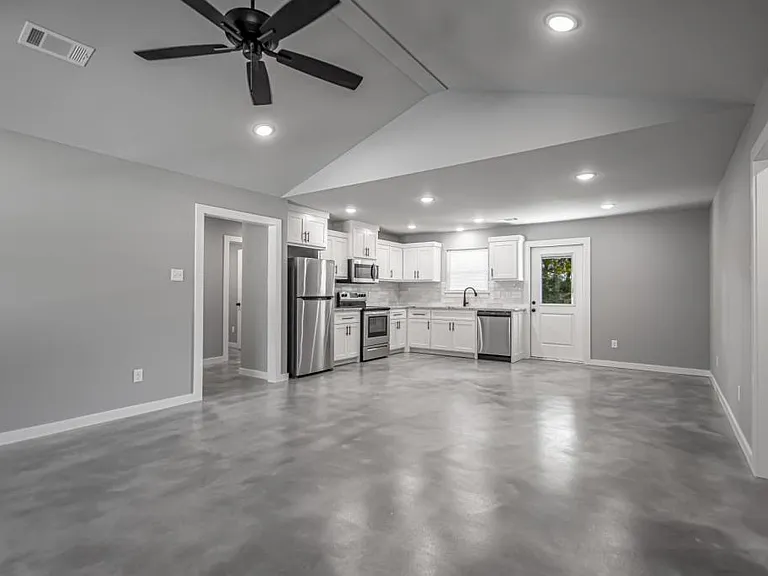 202 Greenwood Ave — Photo 4