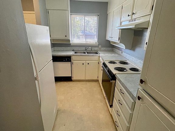 5th image of 132 Simpson St #A