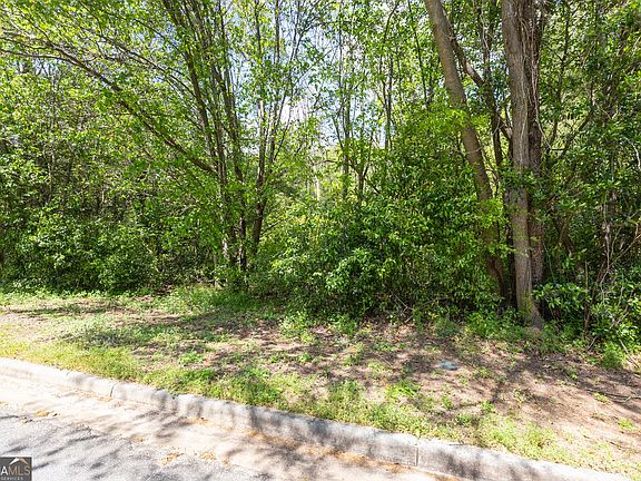 3rd image of 713 Pheasant Ridge Dr