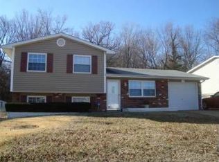 2214 Country Wood Dr, Imperial, MO 63052