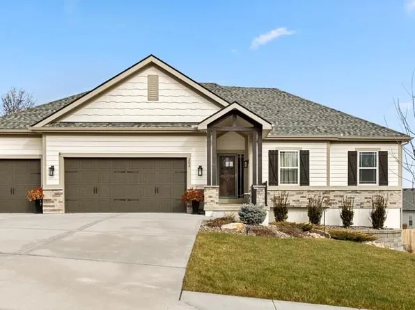 202 E Woodland Ave, Lone Jack, MO 64070