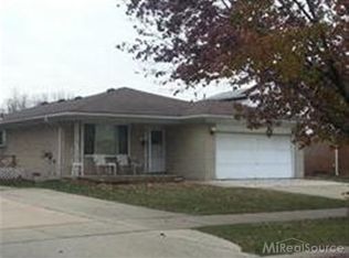 14241 Talbot St, Oak Park, MI 48237