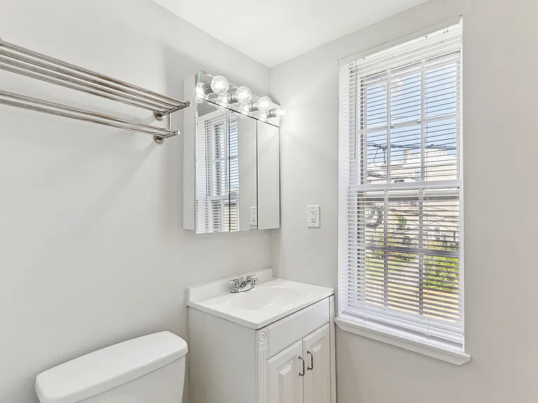 304 Sears St — Photo 17