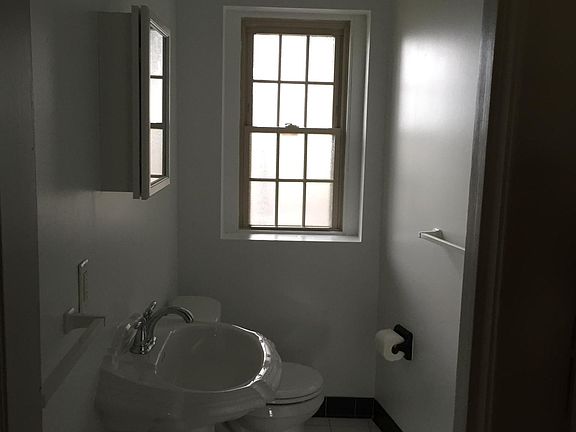 4th image of 920 Amherst St APT 11