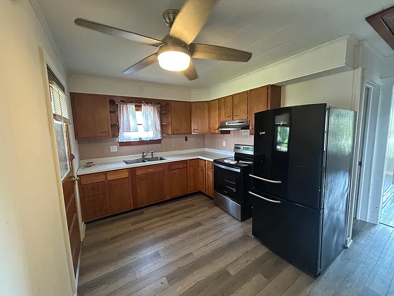 2305 Jefferson Ave — Photo 4