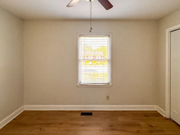 6747 Vaughn Rd — Photo 14
