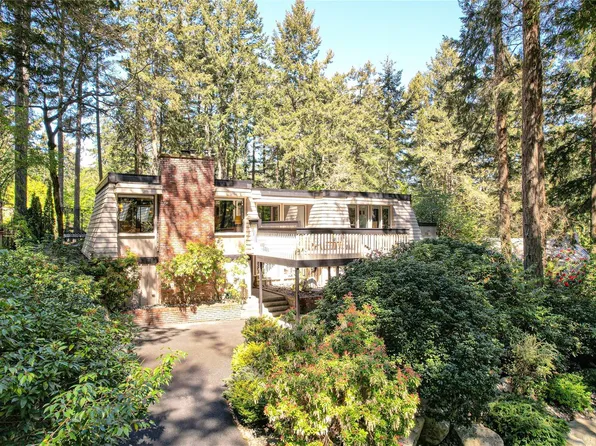 973 Shadywood Dr, Saanich, BC V8X 4C4