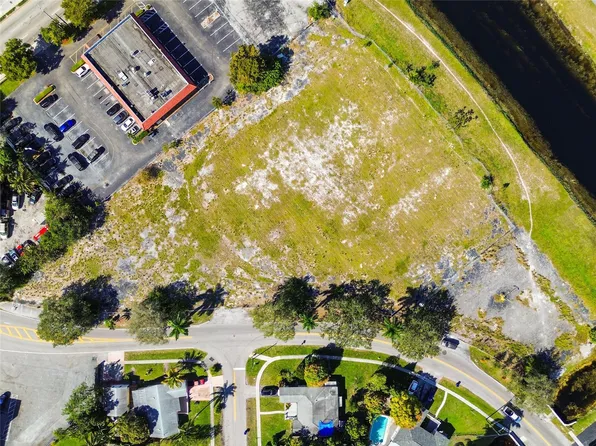 3900 NW 37th Street, Lauderdale Lakes, FL 33309