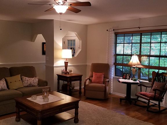 4th image of 2428 E Tamarind Dr