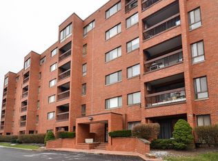 3801 Appian Way APT 101, Glenview, IL 60025