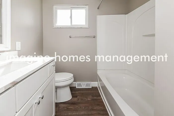 2392 Ashdale Dr — Photo 11