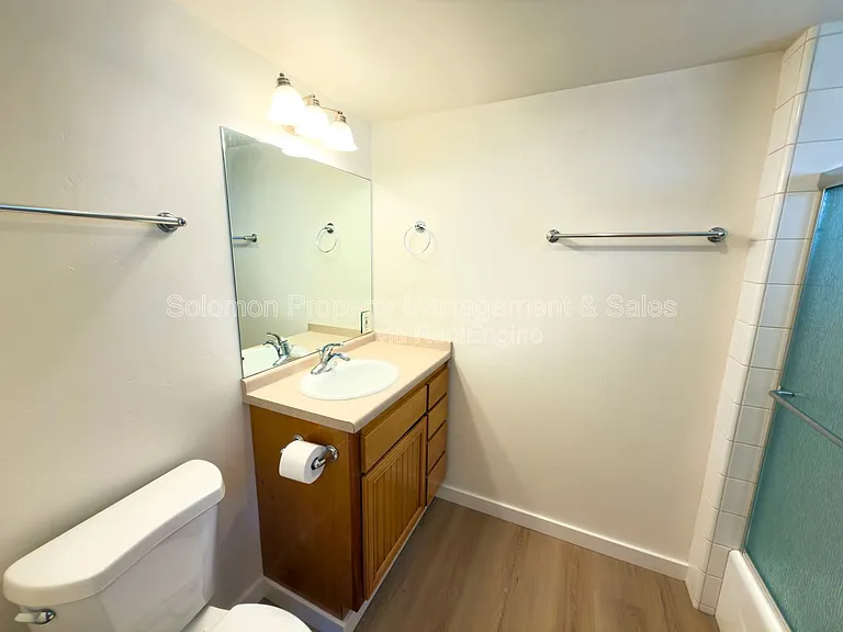 2354 Oxford Ave #A — Photo 7