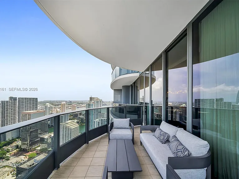 1000 Brickell Plz #Penthouse 5807 — Photo 4
