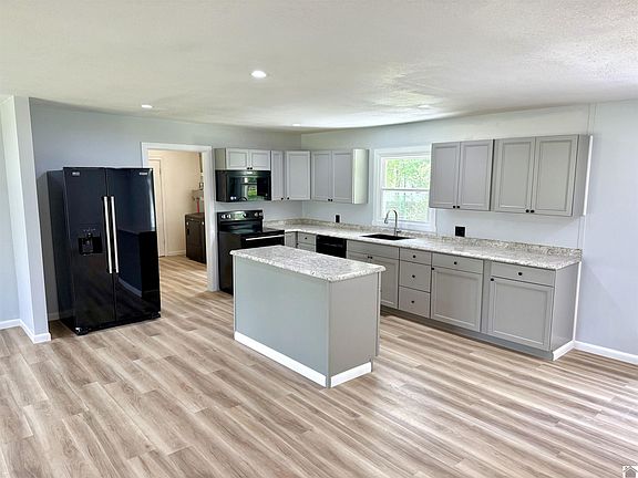 3rd image of 701 N 18th St