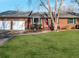 203 College St, Siler City, NC 27344