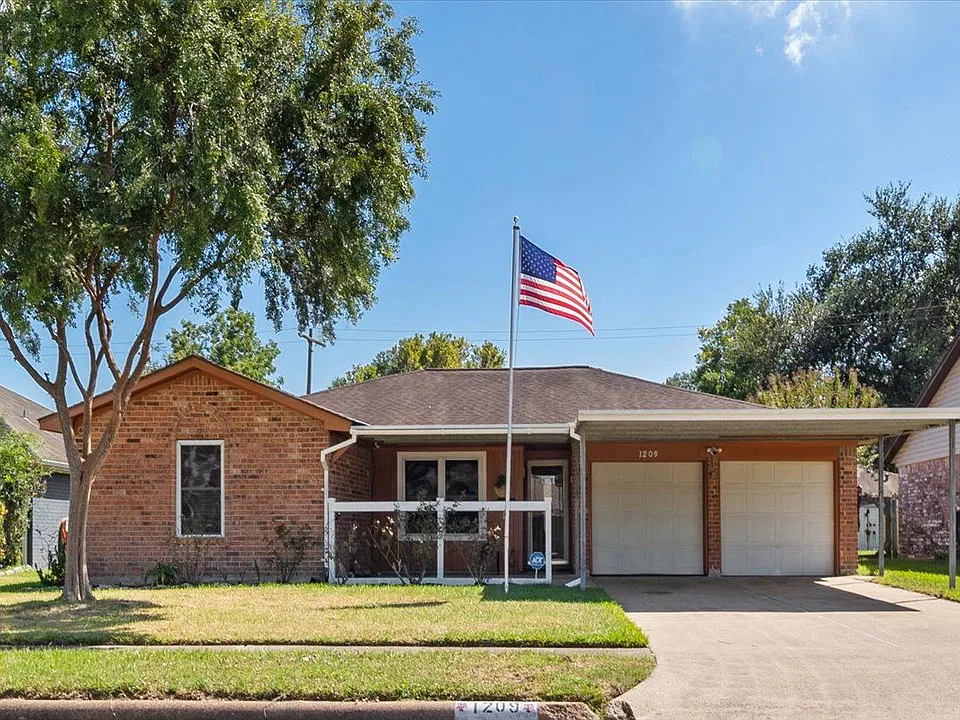 1209 E Brown Ln