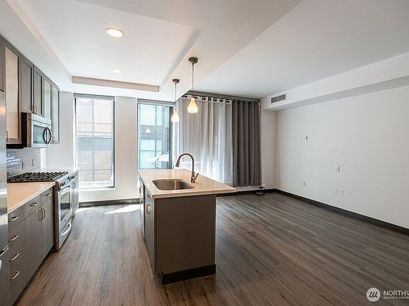 3rd image of 2716 Elliott Ave #405