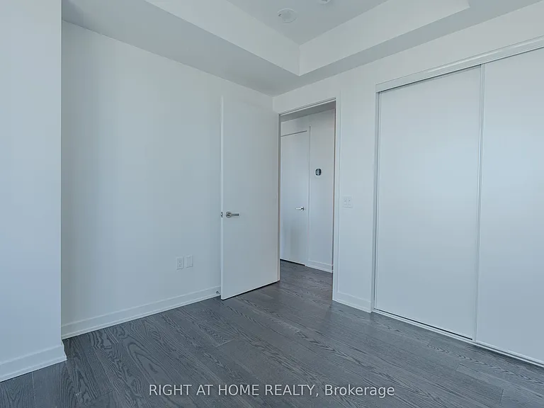 448 Burnhamthorpe Rd W — Photo 12