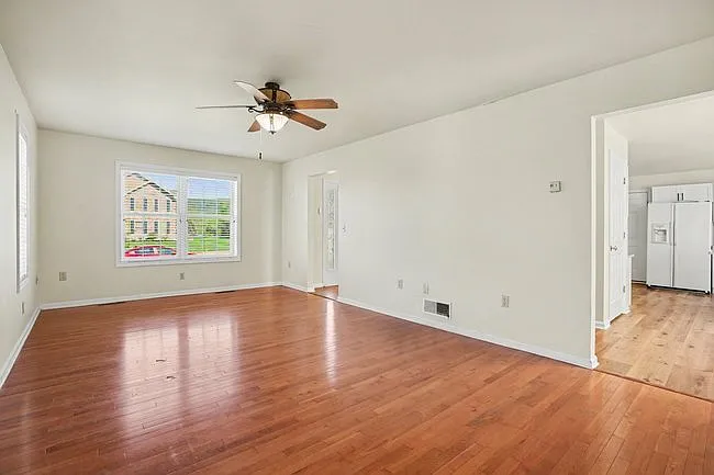 65 Meade Dr — Photo 6